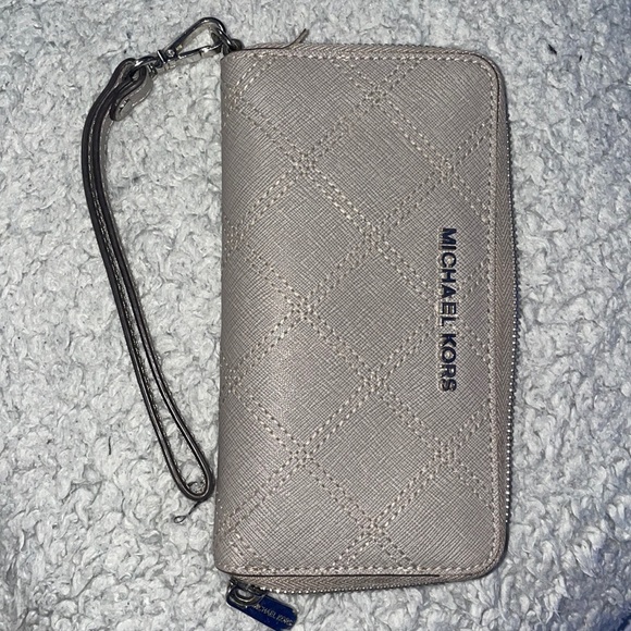 Michael Kors Handbags - Michael kors wristlet wallet